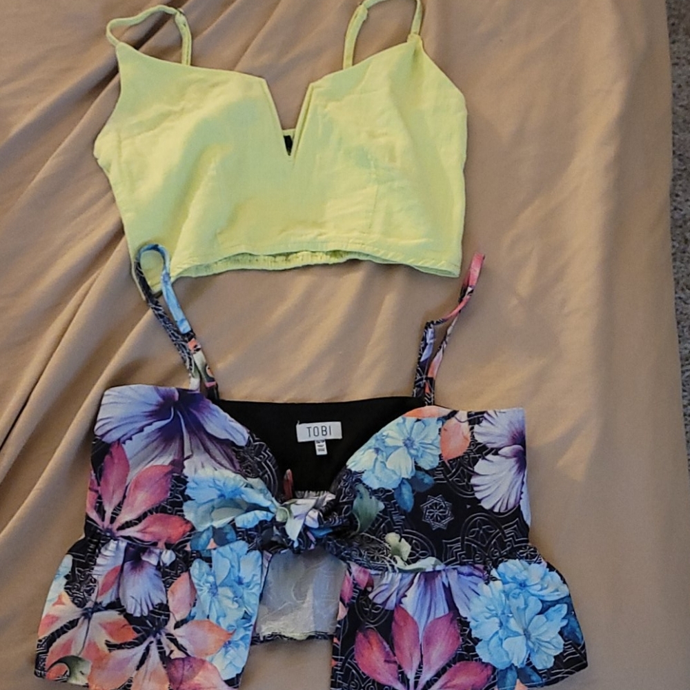 Two crop tops xs
